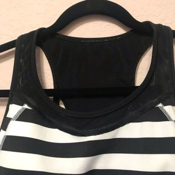 NWOT. Athleta striped top size small - Picture 4 of 7